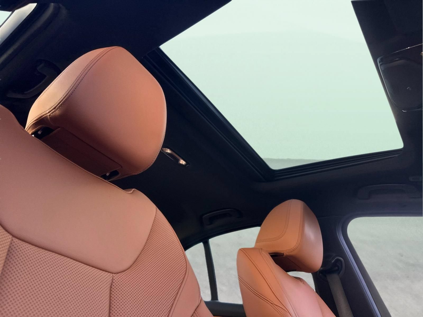 Used 2022 BMW 330e w/ Driving Assistance Package RWD image 16