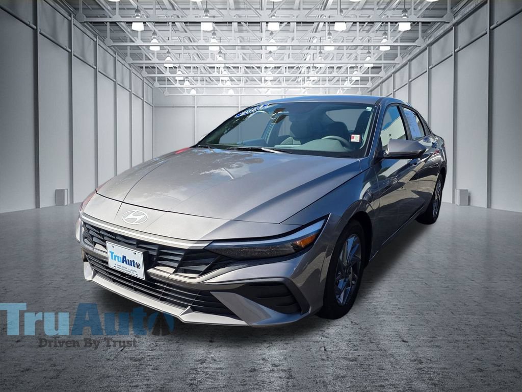 Used 2024 Hyundai Elantra SEL FWD image 40