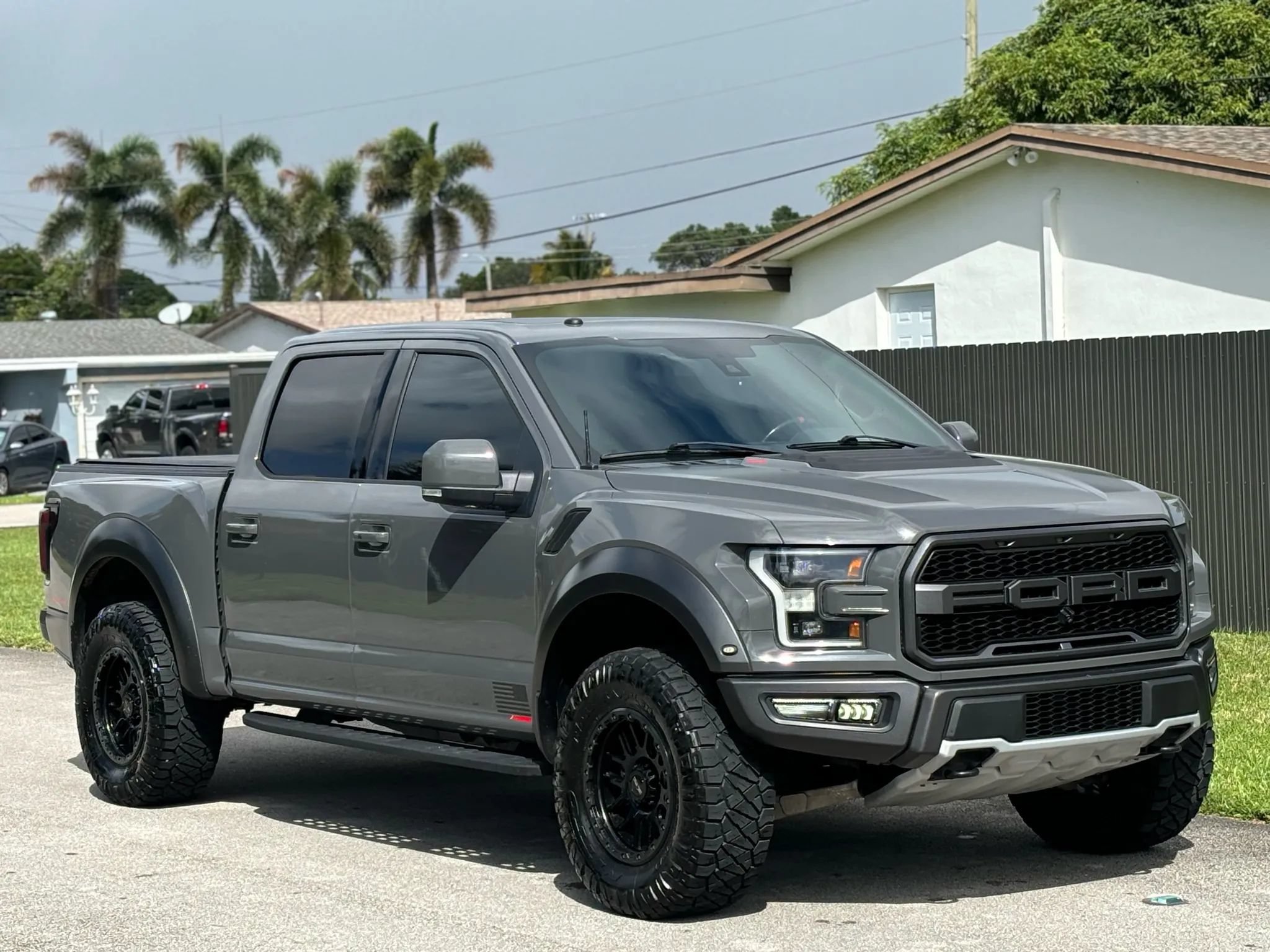 Used 2018 Ford F150 Raptor w/ Equipment Group 802A Luxury AWD/4WD image 2
