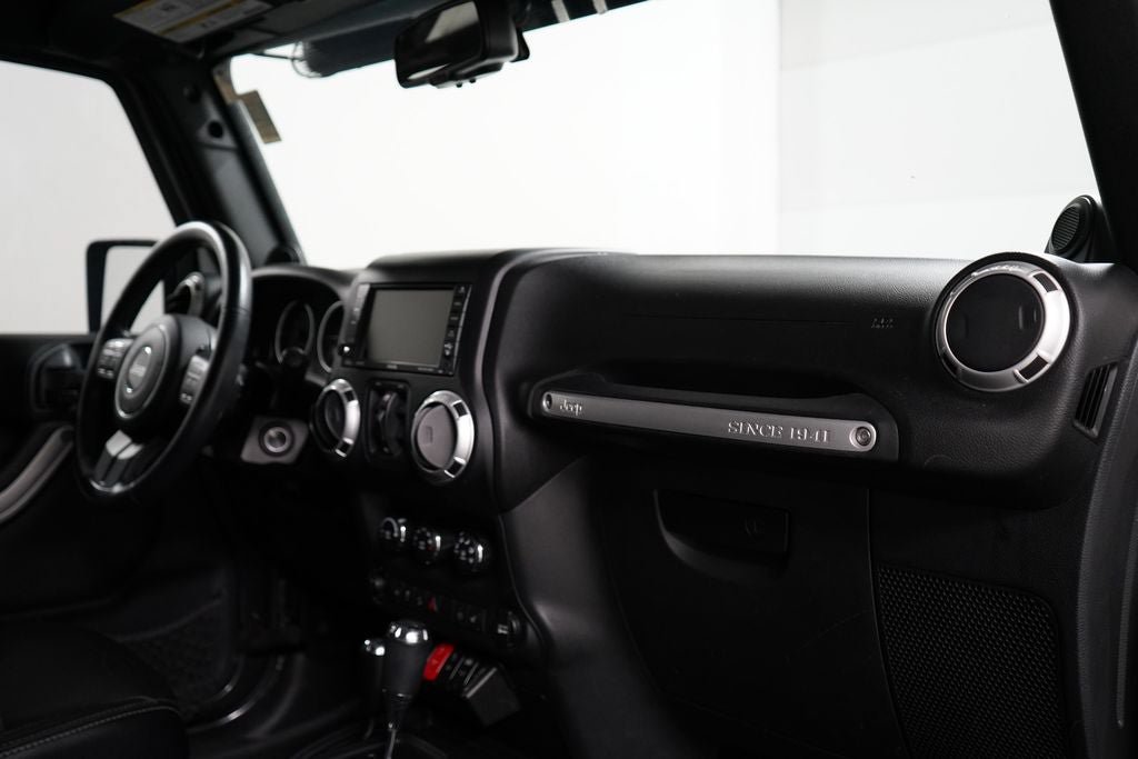 Used 2014 Jeep Wrangler Unlimited Sahara w/ Connectivity Group AWD/4WD image 20