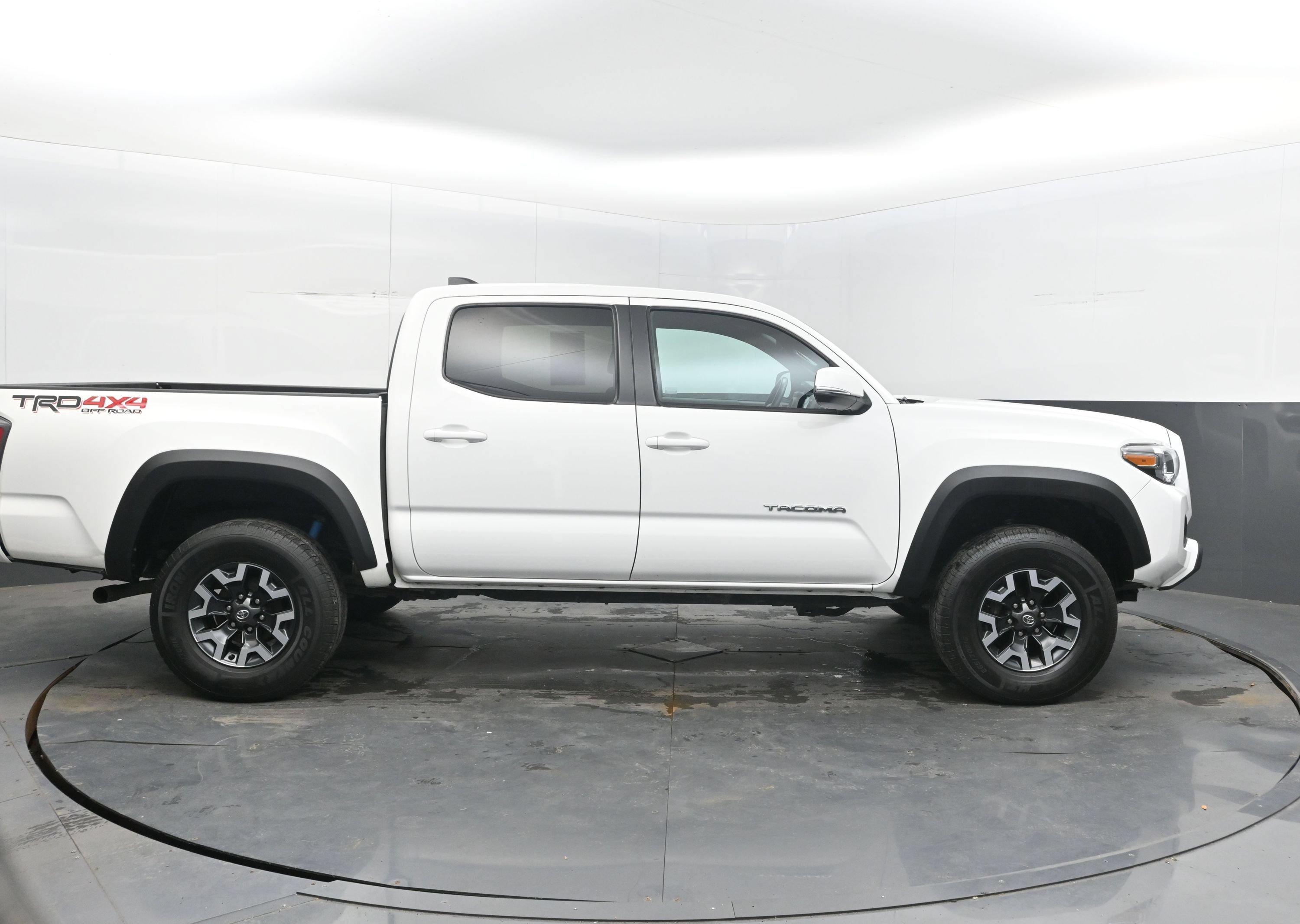 Used 2022 Toyota Tacoma TRD Off-Road w/ Technology Package AWD/4WD image 8