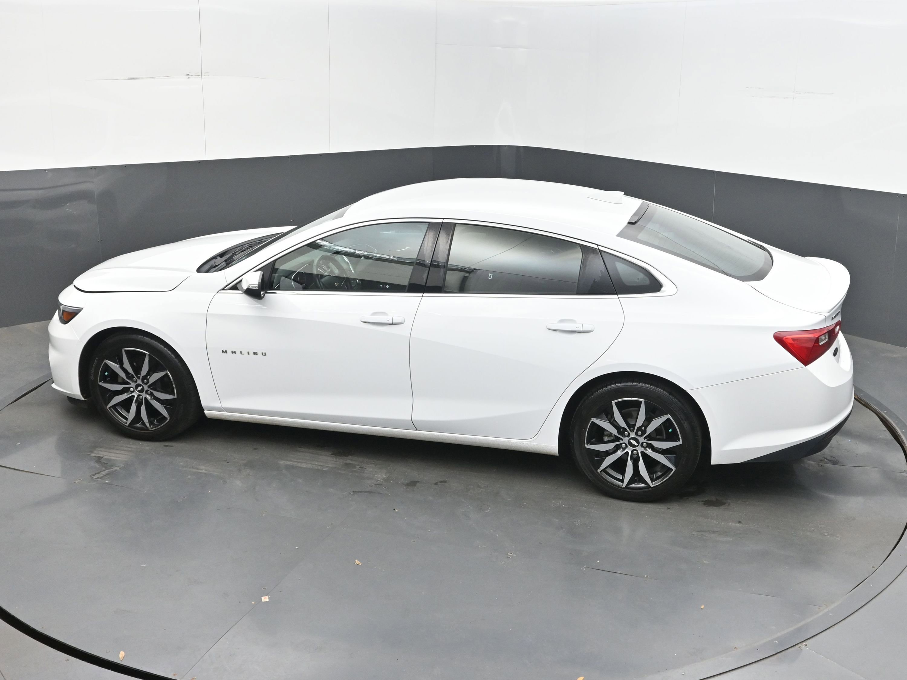 Used 2018 Chevrolet Malibu LT FWD image 35