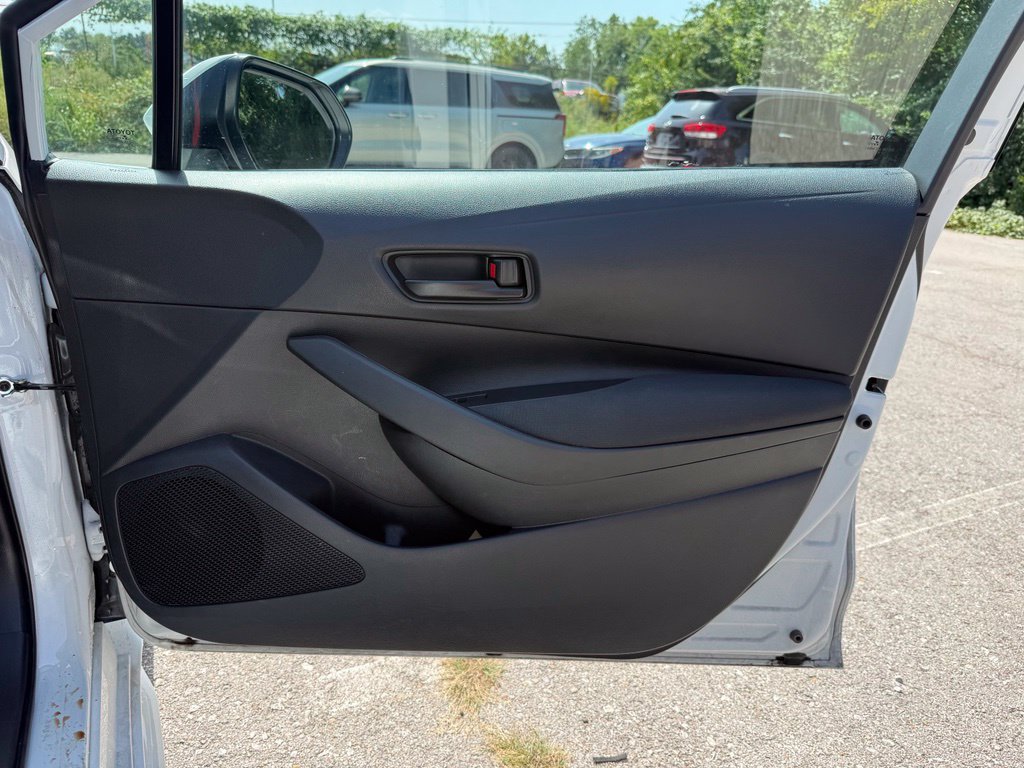 Used 2025 Toyota Corolla LE FWD image 11