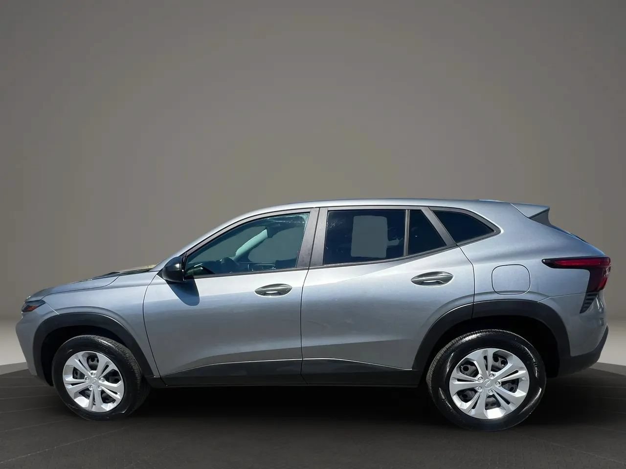 Used 2025 Chevrolet Trax LS FWD image 8
