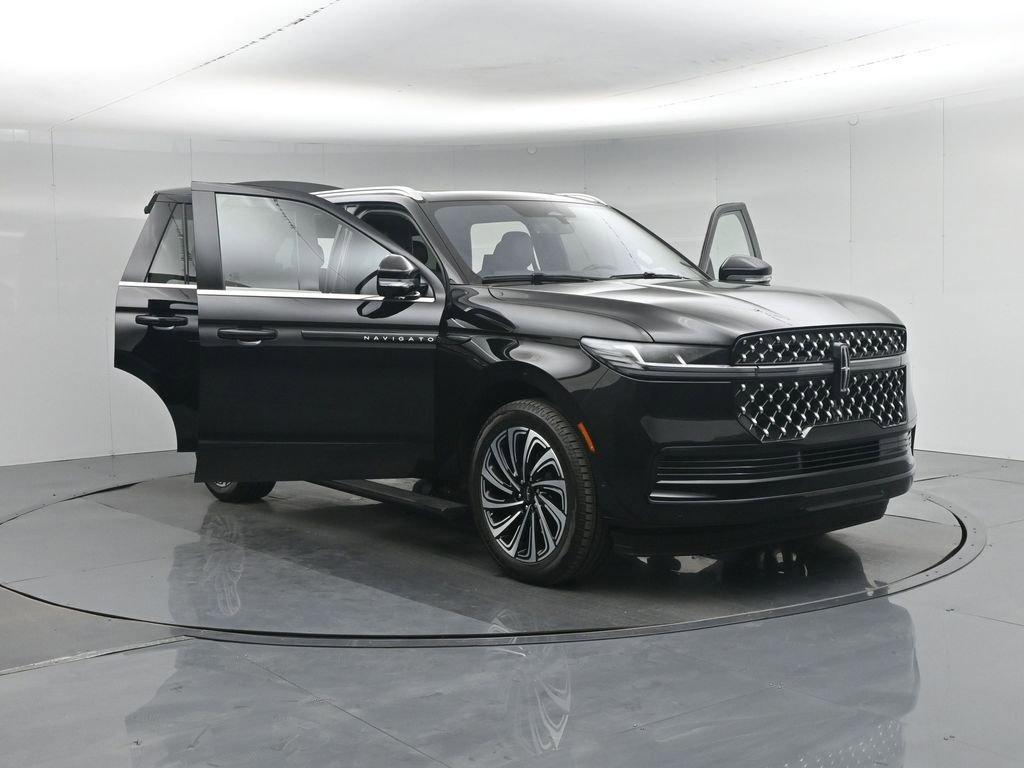 Used 2025 Lincoln Navigator Black Label image 34