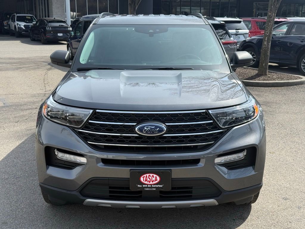 Used 2022 Ford Explorer XLT w/ Equipment Group 202A image 2
