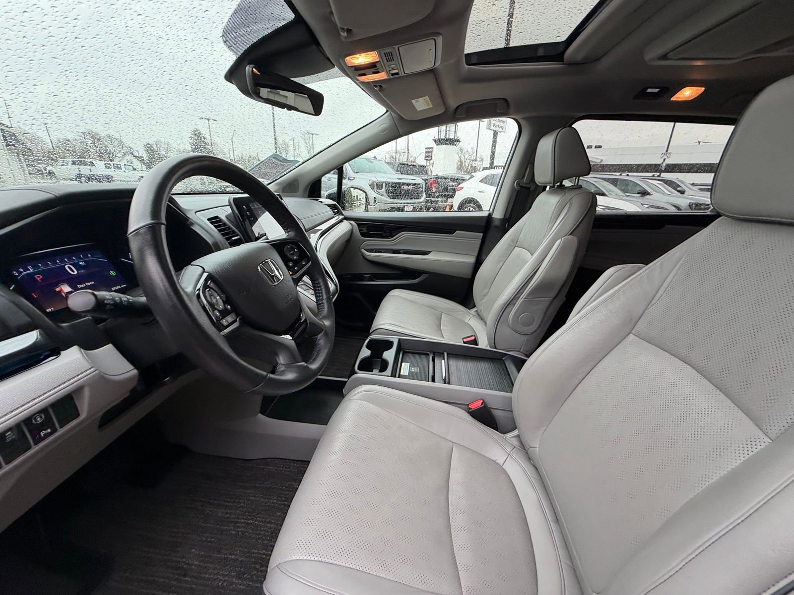 Used 2023 Honda Odyssey Elite image 4