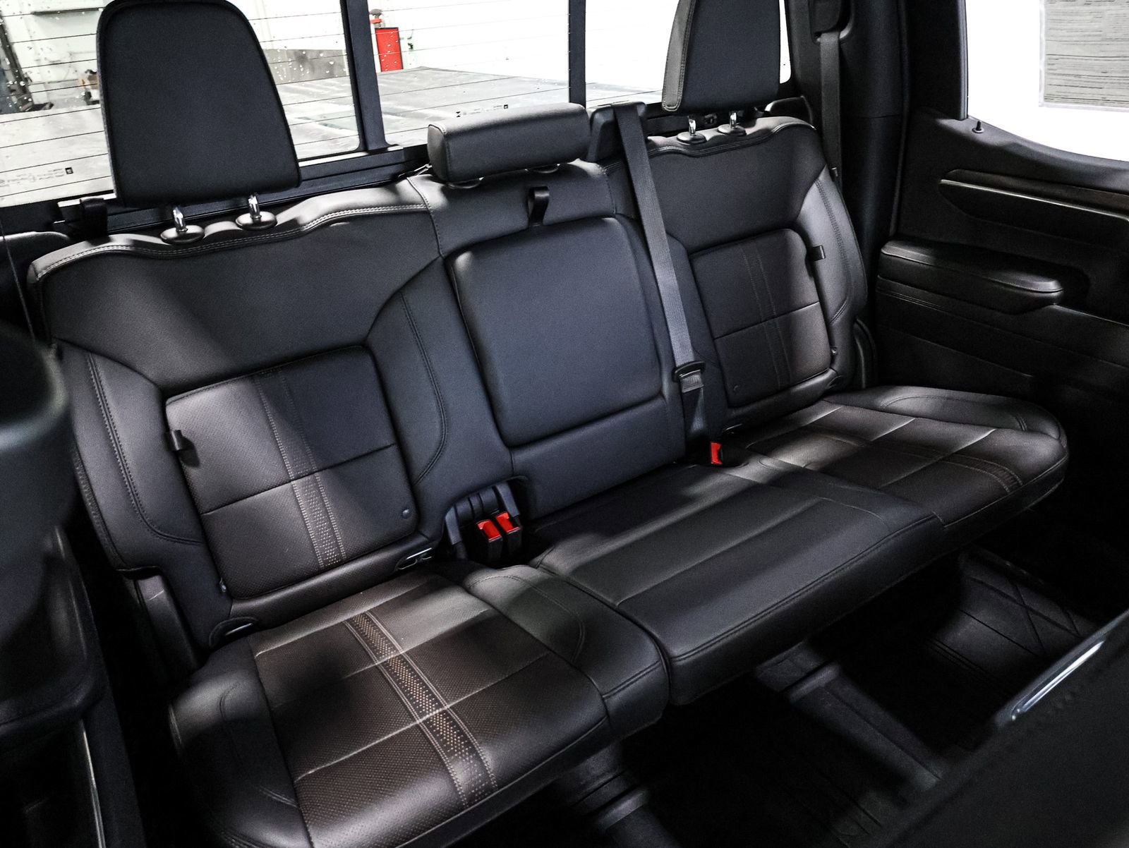 Certified 2025 Chevrolet Silverado 1500 High Country w/ Technology Package image 26