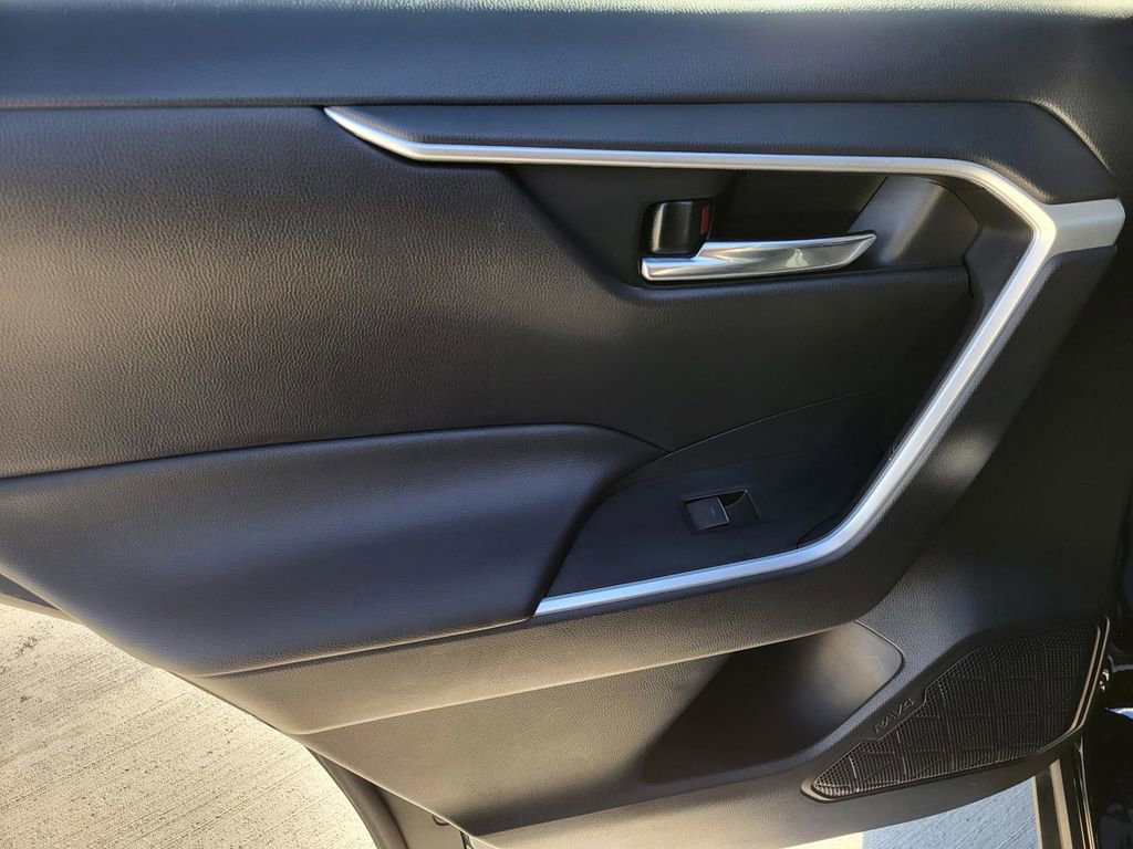Used 2022 Toyota RAV4 XLE Premium image 13