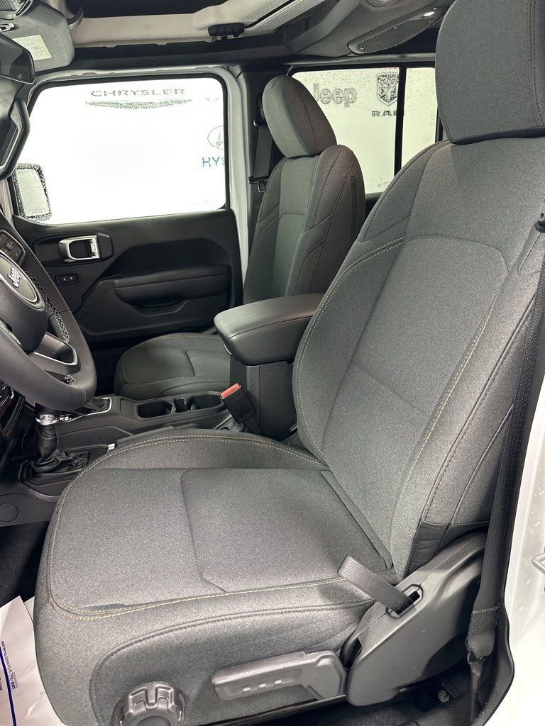 New 2025 Jeep Gladiator Sport AWD/4WD image 15