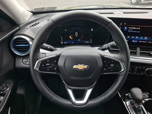 Used 2024 Chevrolet Trax LT w/ Driver Confidence Package FWD image 18