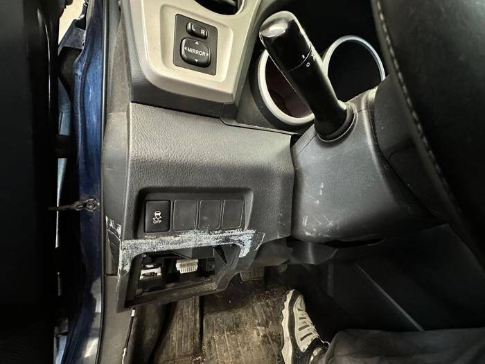 Used 2010 Pontiac Vibe w/ Preferred Package FWD image 37