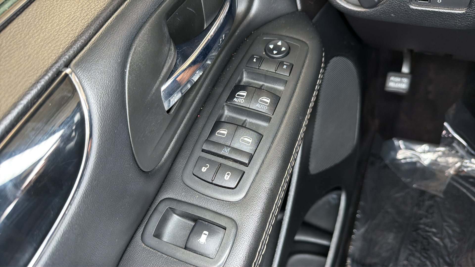 Used 2018 Dodge Grand Caravan SE FWD image 19