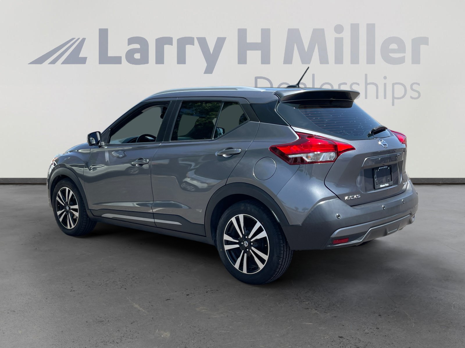 Used 2020 Nissan Kicks SR FWD image 3