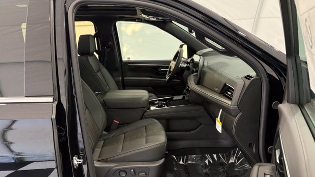 New 2026 Chevrolet Suburban High Country w/ Sun And Tow Package AWD/4WD image 25
