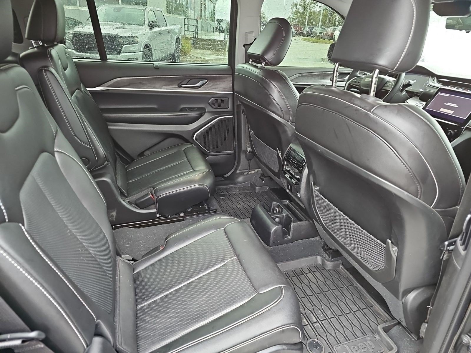 Used 2023 Jeep Grand Cherokee L Limited w/ Luxury Tech Group II AWD/4WD image 17