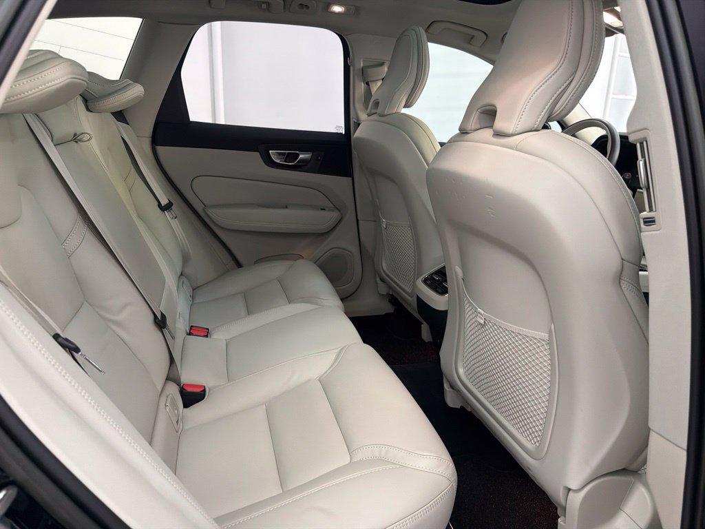Used 2023 Volvo XC60 B5 Ultimate FWD image 26