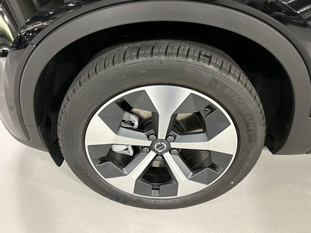New 2026 Volvo XC40 B5 Plus w/ Climate Package AWD/4WD image 8