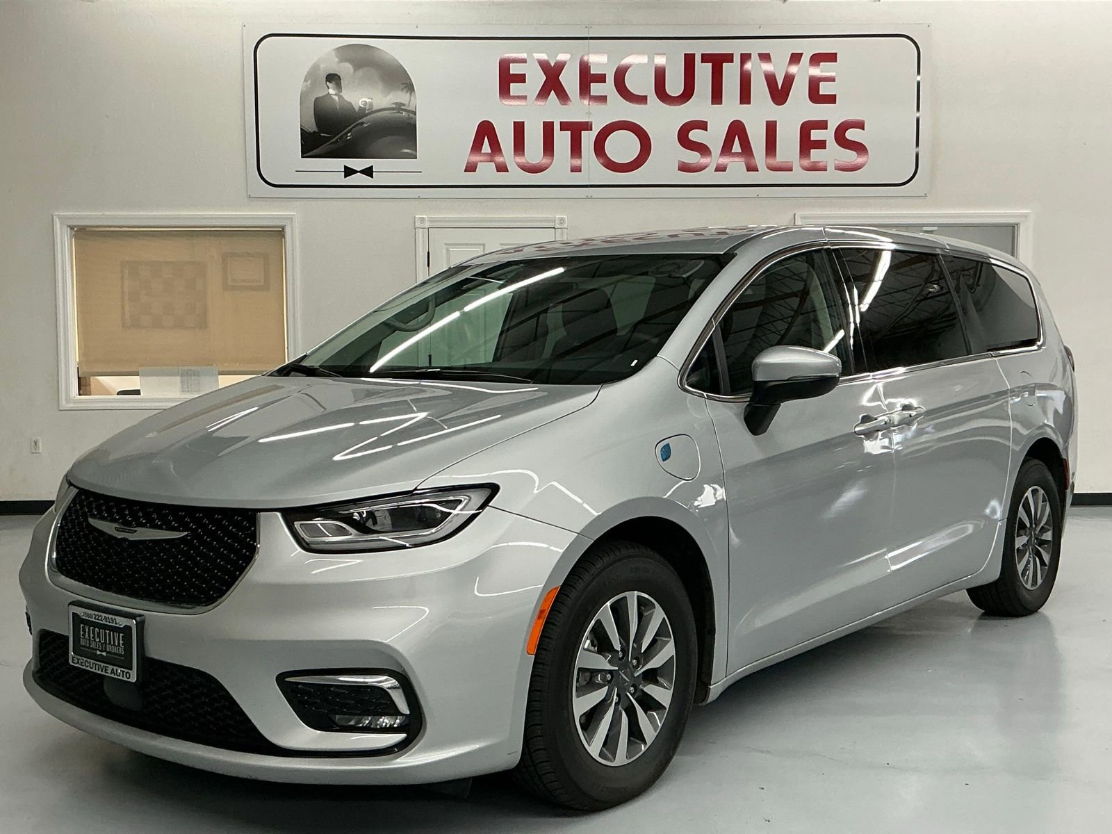 Used 2023 Chrysler Pacifica Touring-L
