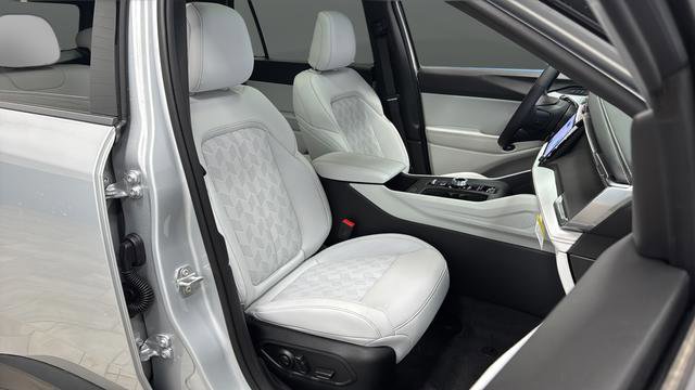 New 2026 Jeep Cherokee Overland w/ Trailer Tow Group image 25