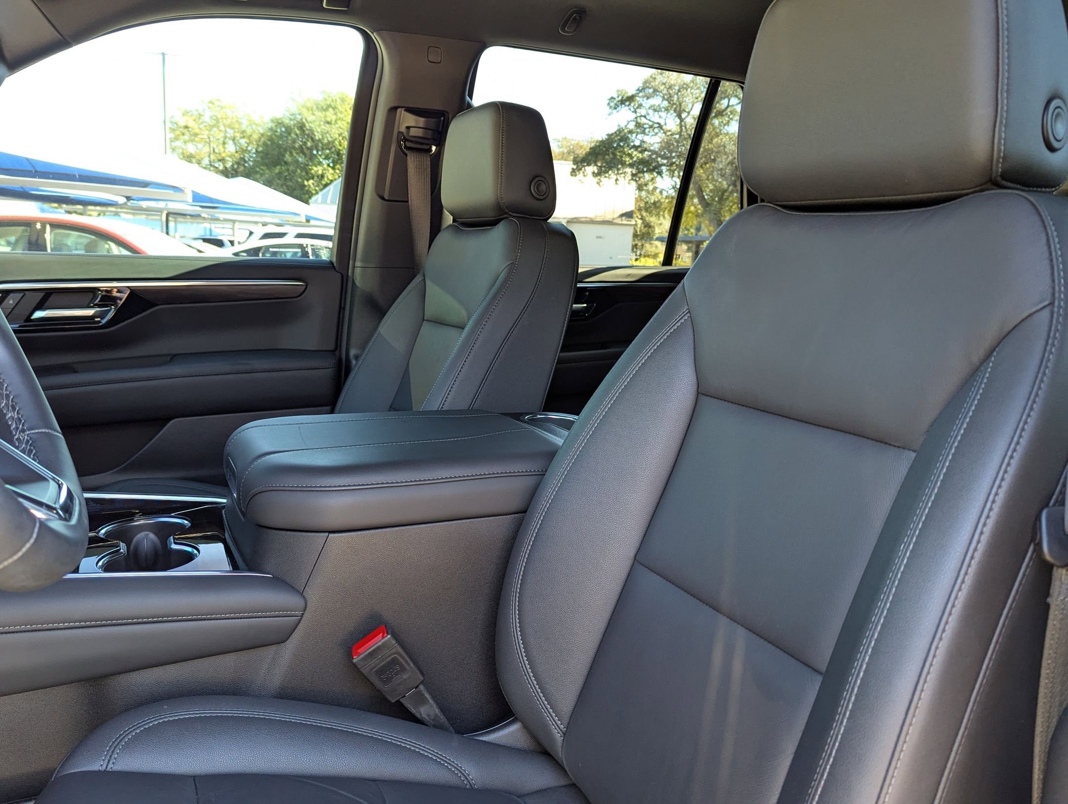 Used 2025 Chevrolet Tahoe LT image 14