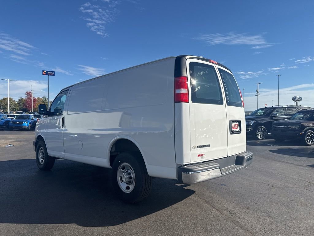 Used 2023 Chevrolet Express 2500 w/ Driver Convenience Package image 5