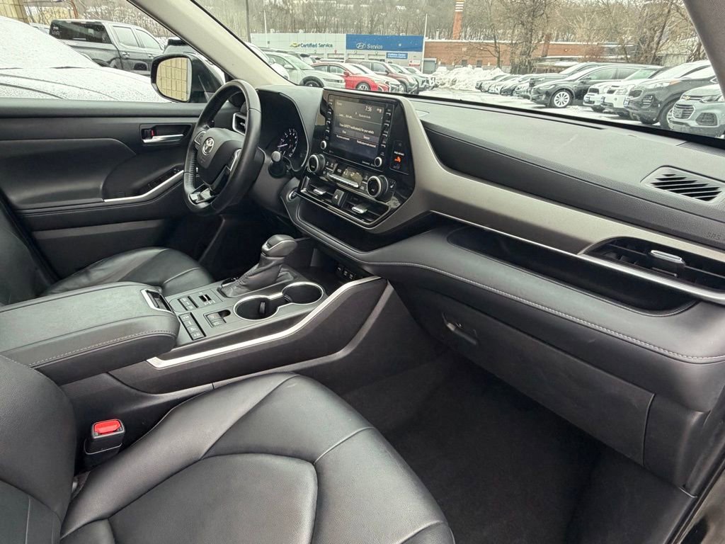 Used 2020 Toyota Highlander XLE image 21