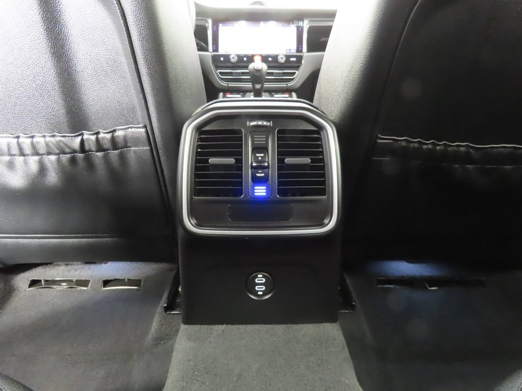 Certified 2026 Porsche Macan AWD/4WD image 31
