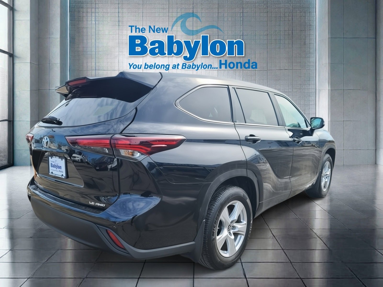 Used 2024 Toyota Highlander LE image 5