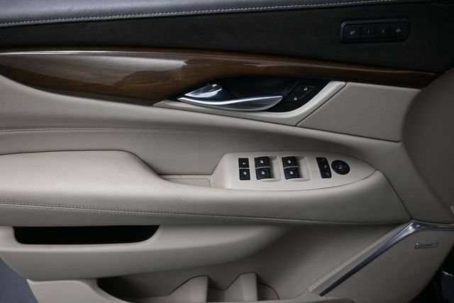 Used 2020 Cadillac Escalade Luxury AWD/4WD image 13