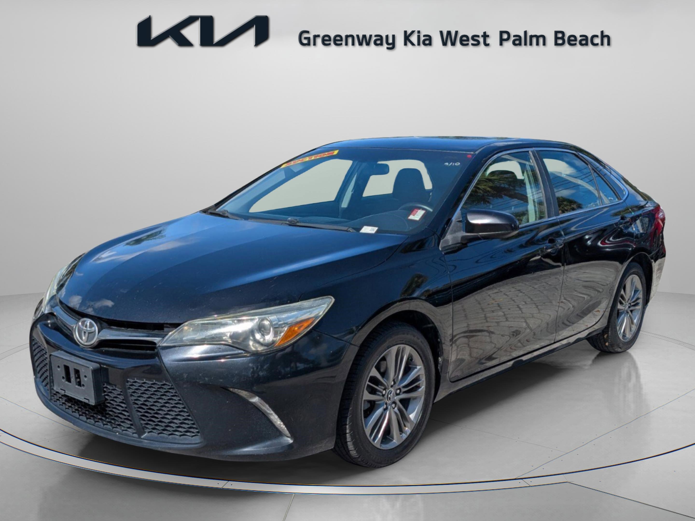 Used 2015 Toyota Camry SE image 3
