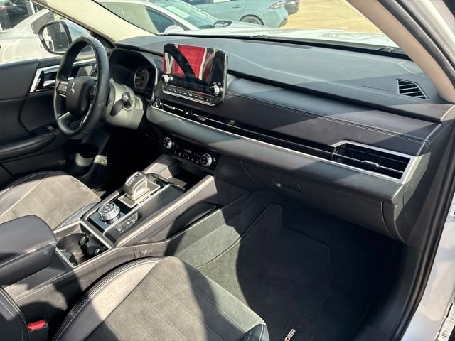 Used 2024 Mitsubishi Outlander SE FWD image 12