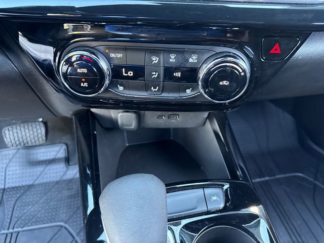 Certified 2025 Chevrolet Trax RS FWD image 18