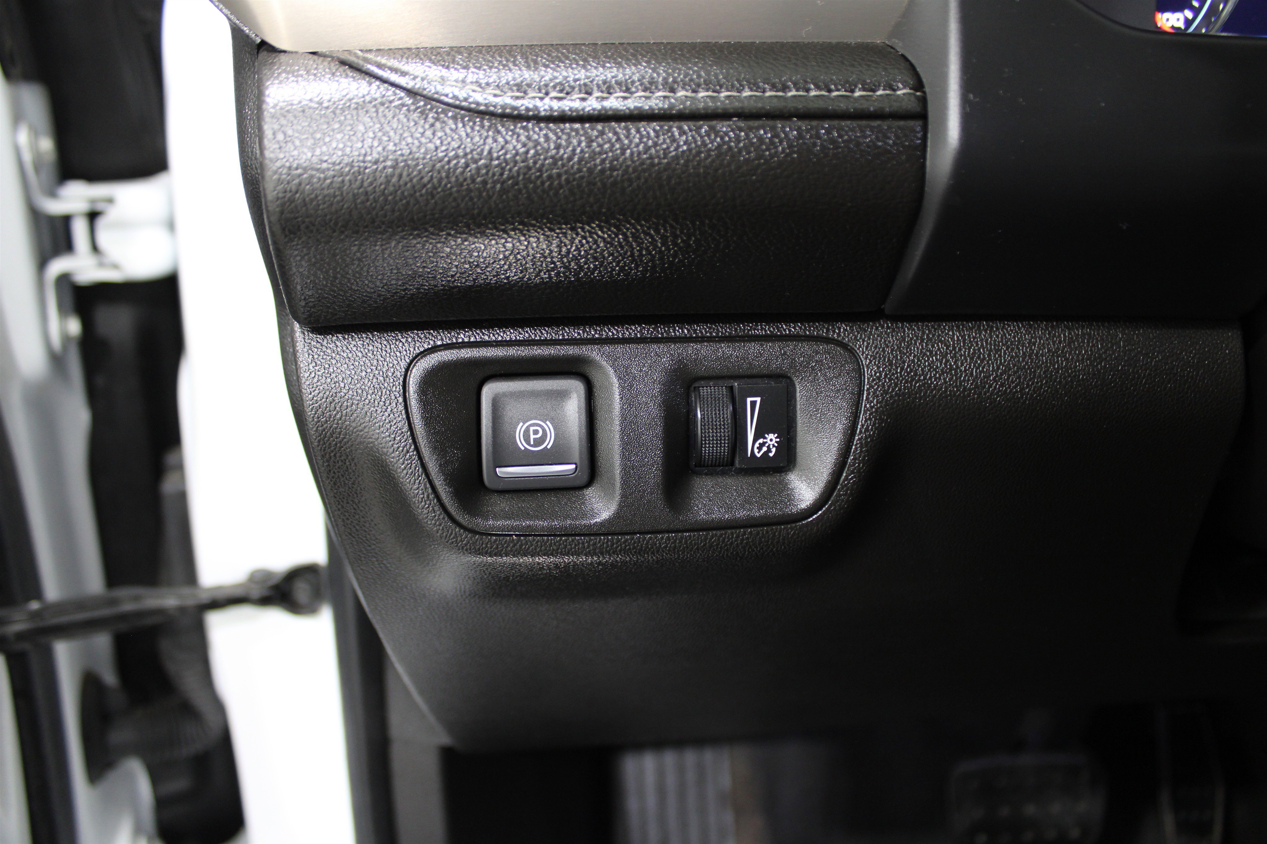 Used 2020 GMC Acadia Denali w/ Trailering Package image 11