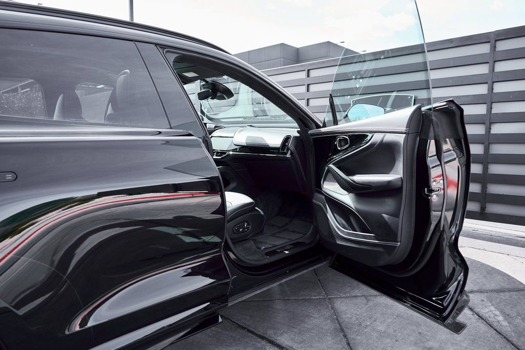 Used 2025 Aston Martin DBX 707 image 22