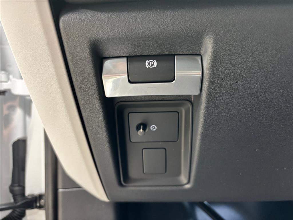 New 2026 Land Rover Defender 130 X-Dynamic SE image 21