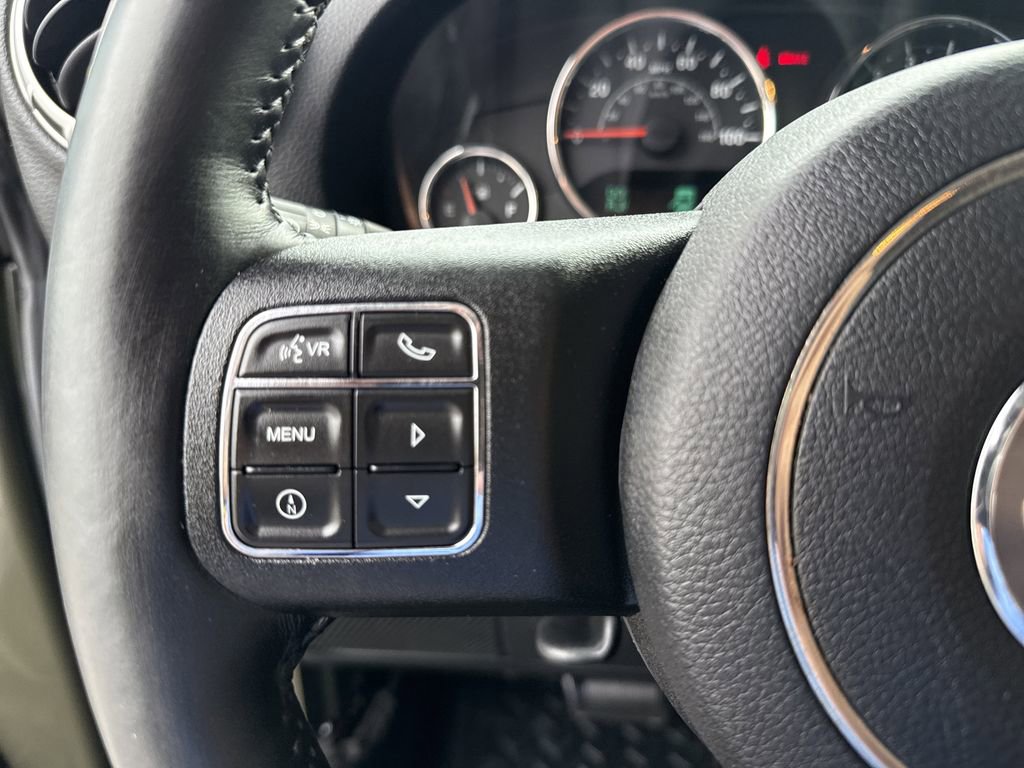 Used 2016 Jeep Wrangler Unlimited Sahara w/ Dual Top Group AWD/4WD image 27