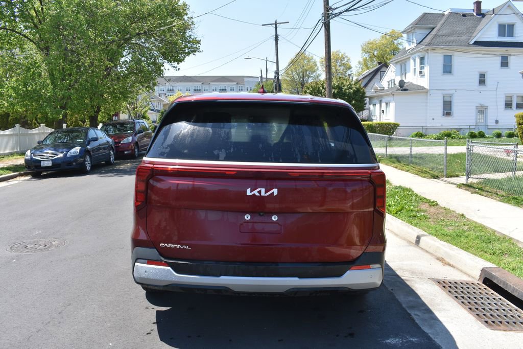 Used 2025 Kia Carnival FWD image 6