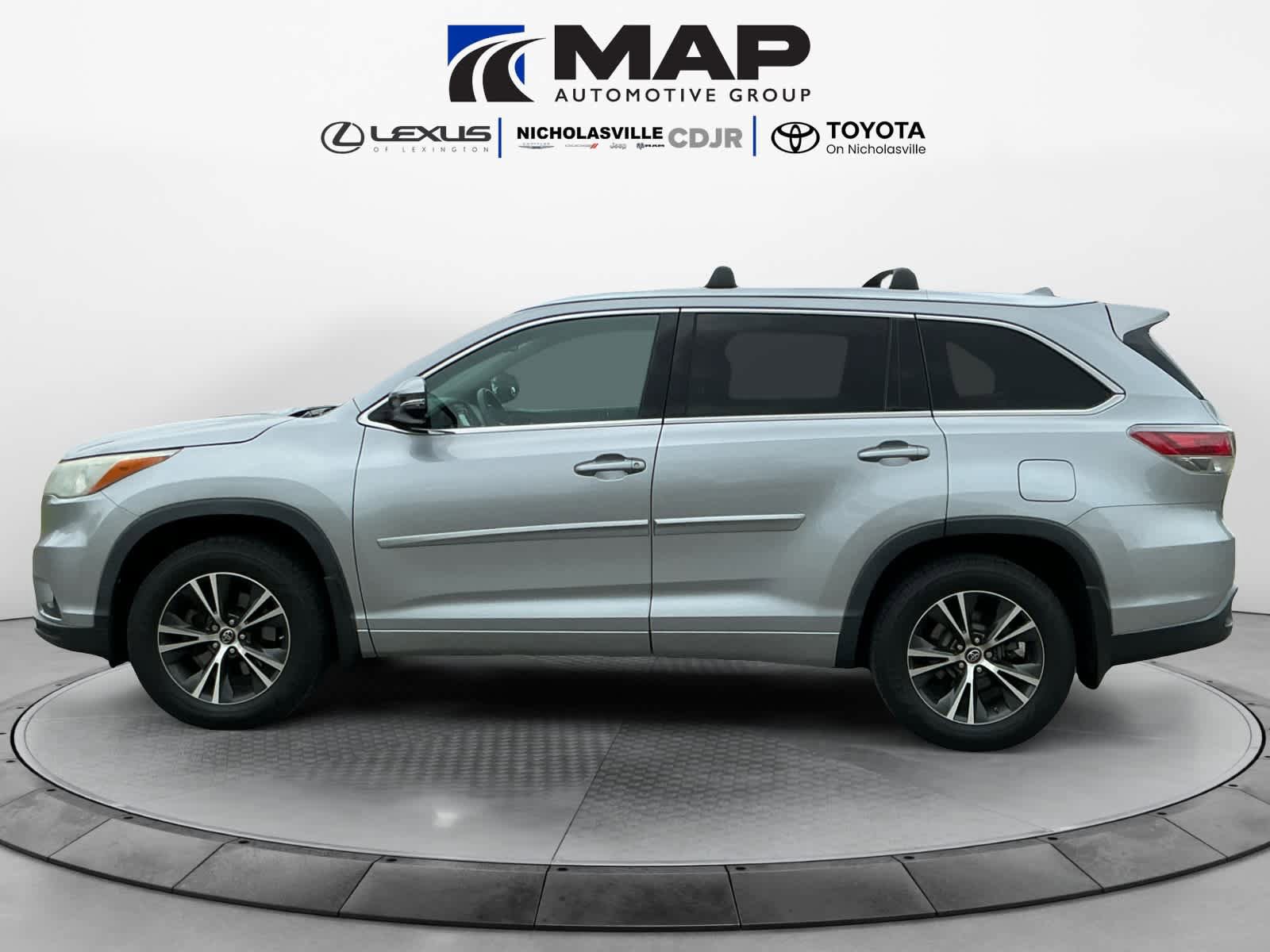 Used 2016 Toyota Highlander XLE w/ Protection Package #3 FWD image 2