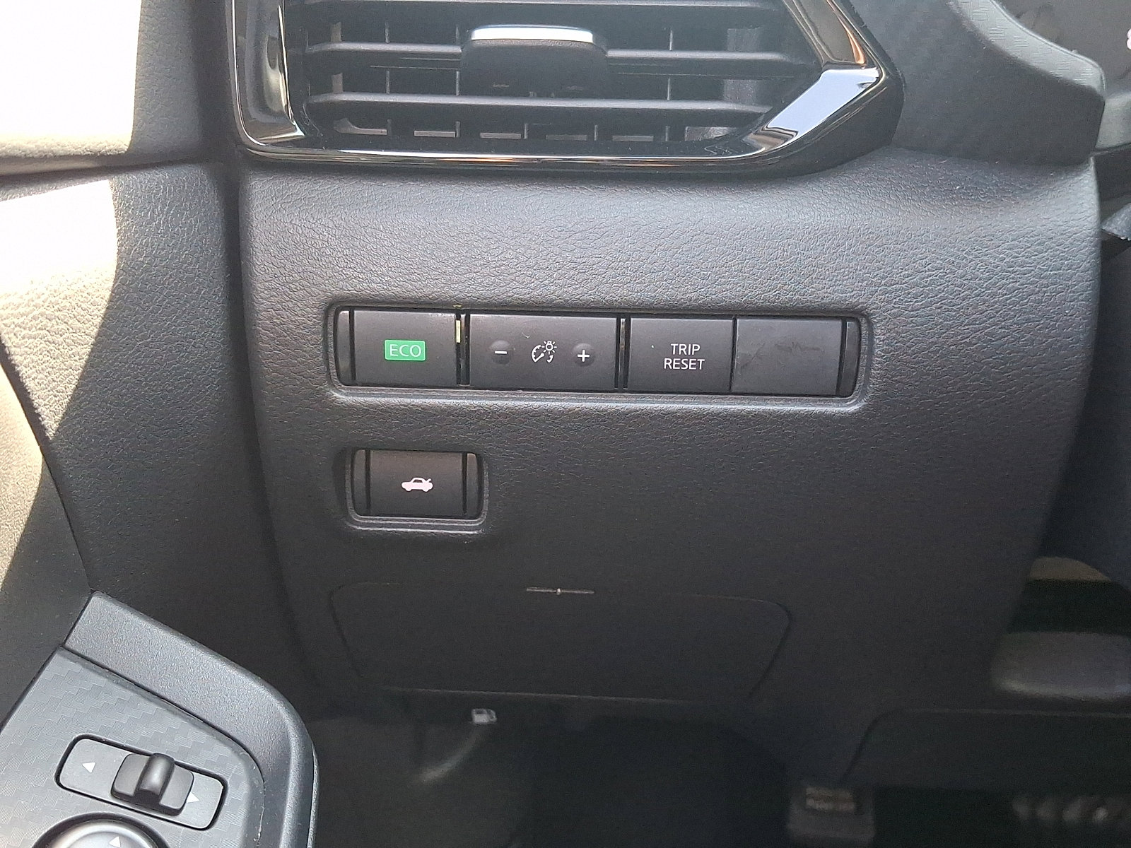 Certified 2024 Nissan Sentra SV FWD image 25