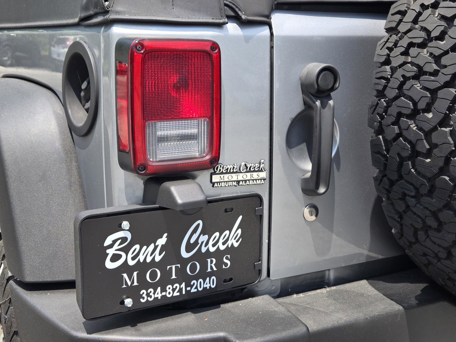 Used 2018 Jeep Wrangler Unlimited Sport w/ Connectivity Group AWD/4WD image 9