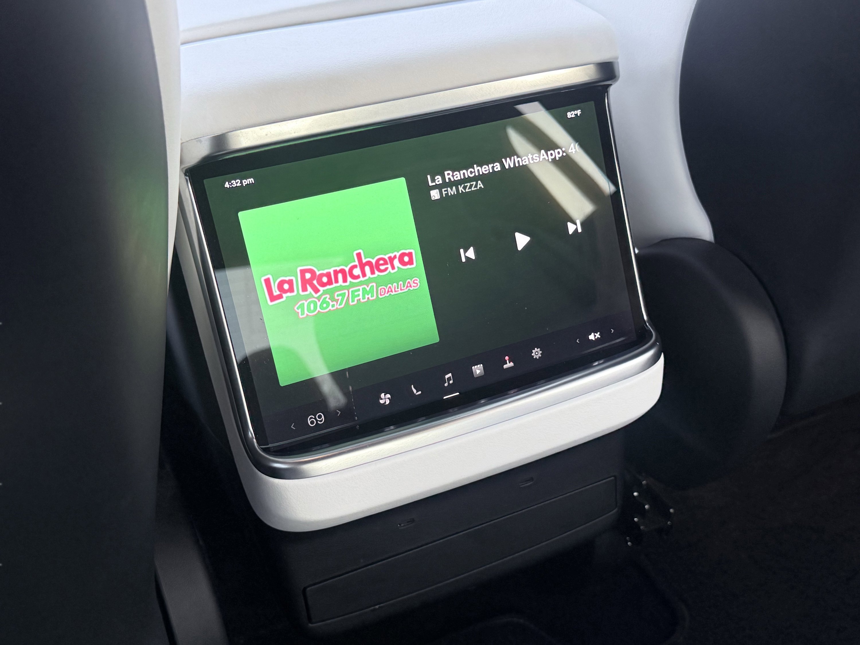 Used 2023 Tesla Model X image 41