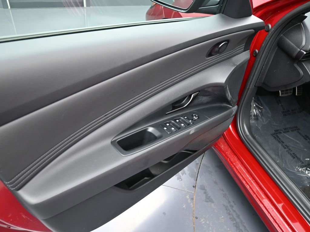 Certified 2025 Hyundai Elantra Sport image 13