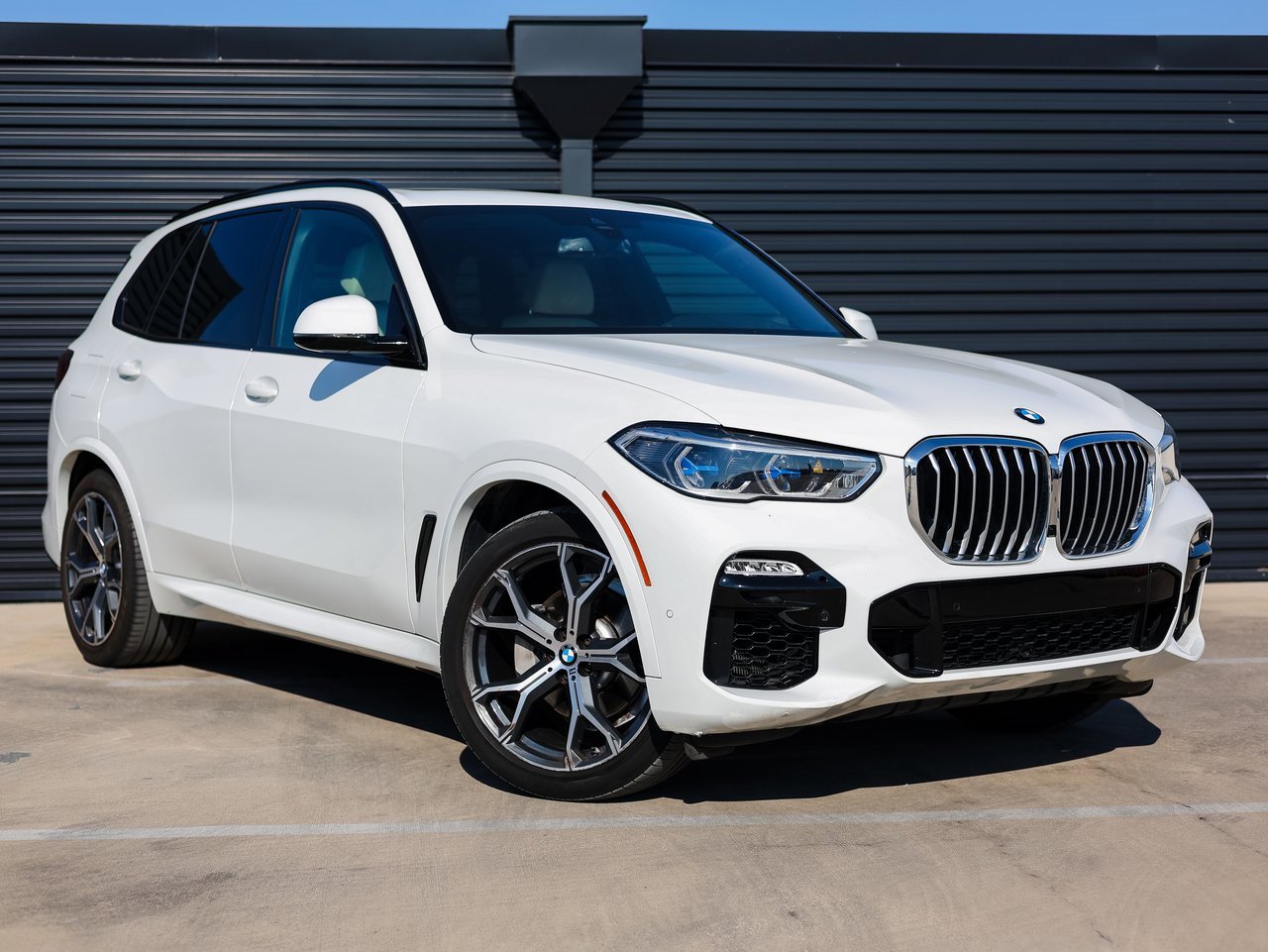 Used 2021 BMW X5 xDrive40i w/ M Sport Package image 9
