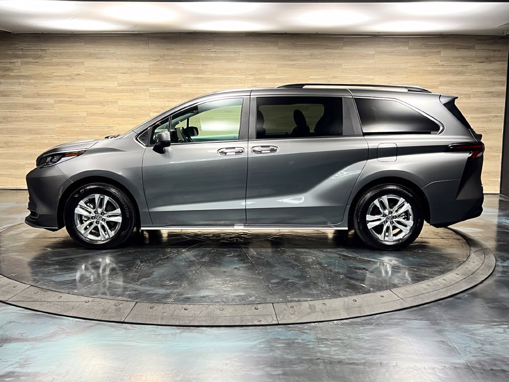 Used 2026 Toyota Sienna XLE AWD/4WD image 11