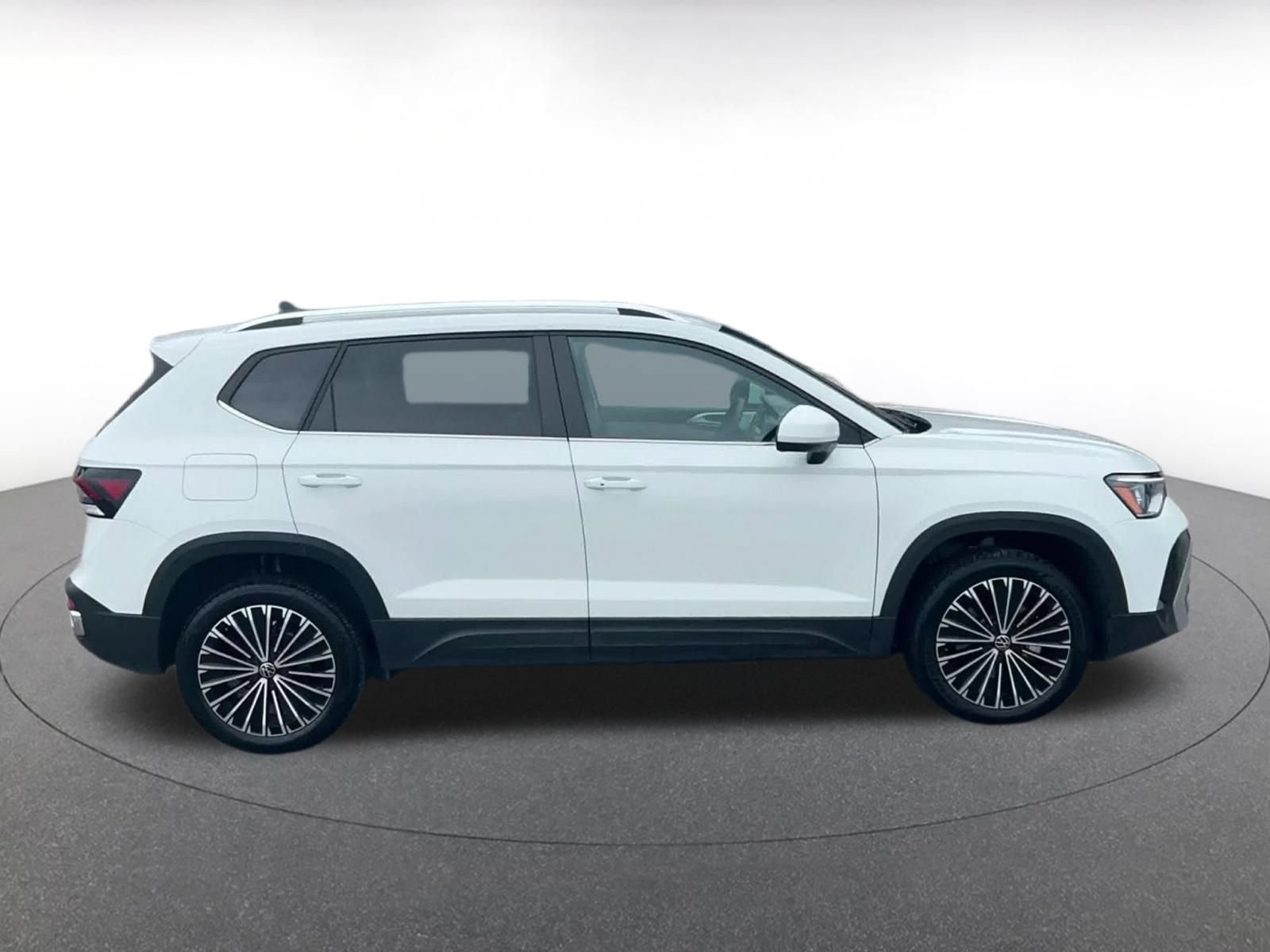 Used 2026 Volkswagen Taos SE FWD image 16