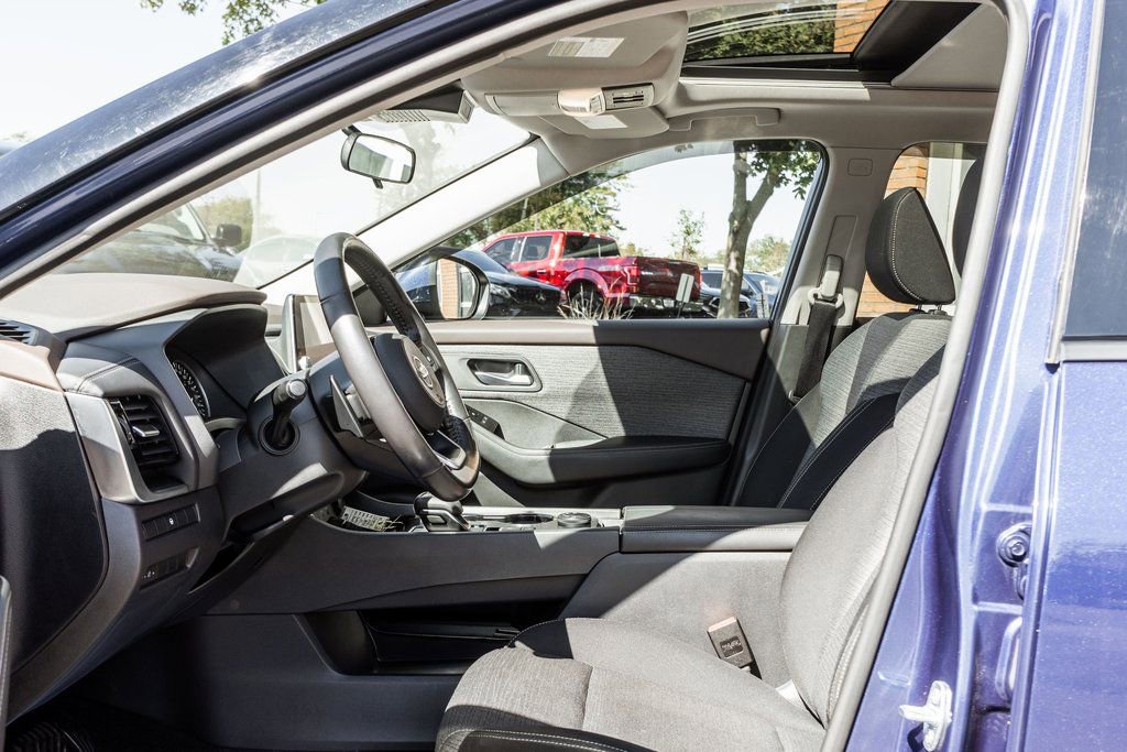 Used 2021 Nissan Rogue SV image 21