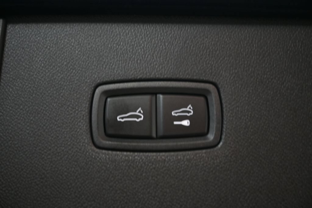 Certified 2025 Porsche Cayenne Coupe AWD/4WD image 35