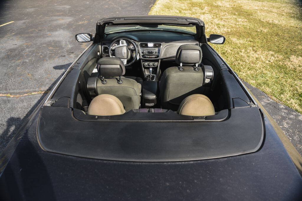 Used 2012 Chrysler 200 Touring FWD image 14