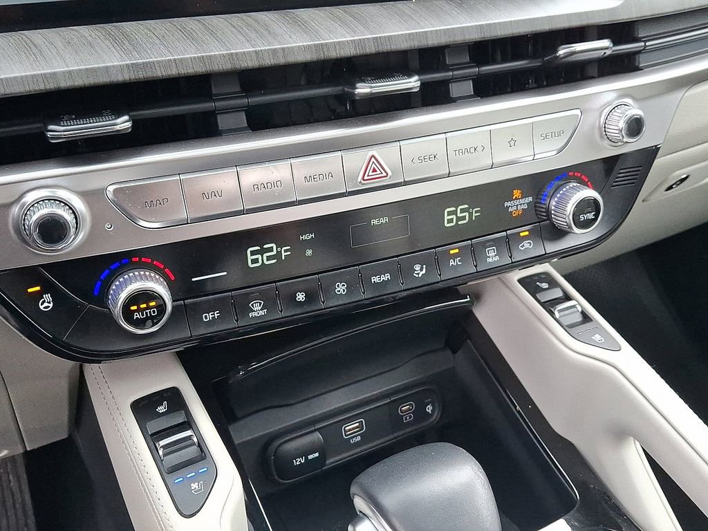 Used 2023 Kia Telluride EX w/ EX Captain's Chair Package image 17